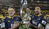 Ben Smith and Nasi Manu with the Super Rugby trophy