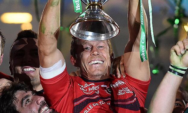 Jonny Wilkinson must be allowed to retire on his own terms, according to team-mate Juan Martin Fernandez Lobbe