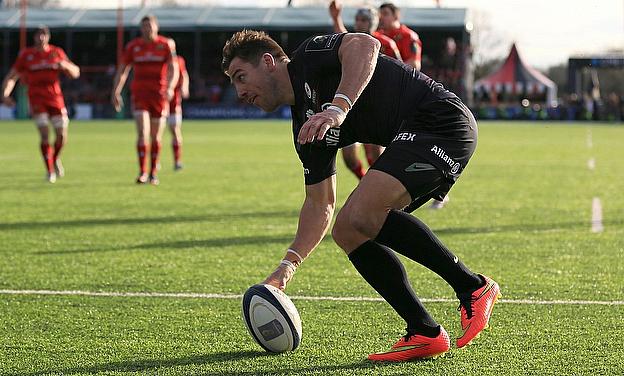 Chris Wyles scores the opening try of the game against Munster at Allianz Park