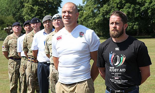 Rugby Aid Frontmand Mike Tindall with Shane Williams