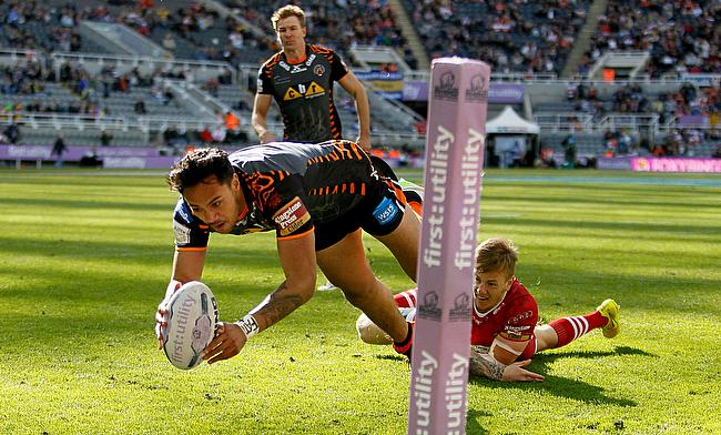 Denny Solomona has signed a three-year contract with Sale