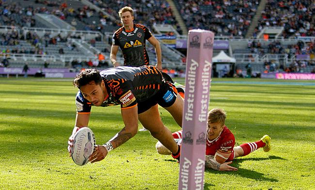 Denny Solomona has signed a three-year contract with Sale