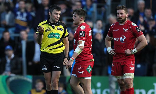 Steff Evans (centre) sustained a knee injury