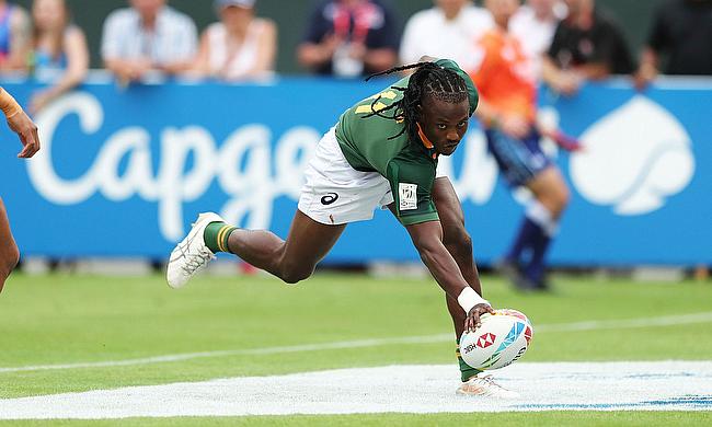 South Africa's Seabelo Senatla dots down a try against Samoa in their Cup semi-final on day three of the Emirates Airline Dubai Rugby Sevens 2019 men'