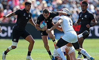 New Zealand's Kurt Baker attacks against the France defense on day two of the Rugby World Cup Sevens 2018