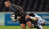 Wales wing Eli Walker has agreed a contract extension with the Ospreys