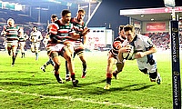 Glasgow's Mark Bennett dives in for a try at Leicester