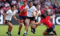 Layla Sae of New Zealand runs with the ball whilst being challenged by Laura Delgado of Spain during the Women's Rugby World Cup 2025 Pool C match