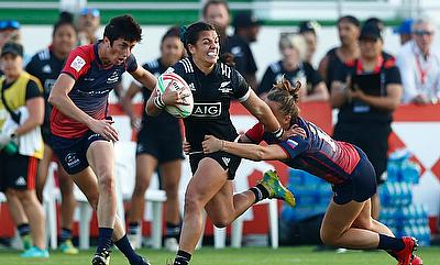 New Zealand's Stacey Waaka drives through the Russia defense on day one of the Emirates Airline Dubai Sevens 2018 women's competition