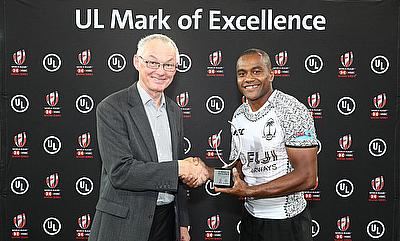 Fiji's Alosio Sovita Naduva receives the UL Mark of Excellence award on day two of the HSBC World Rugby Sevens Series in Sydney