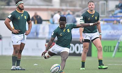 Sanele Nohamba kicks for goal for South Africa in their Pool C decider with New Zealand at the Racecourse Stadium