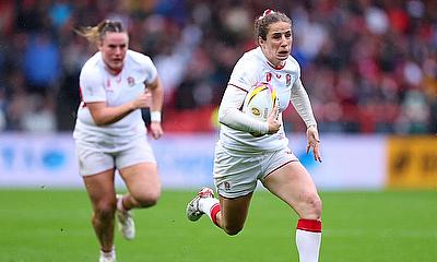 Abby Dow of England runs with the ball during the Women's Rugby World Cup 2025 Quarter Final matc