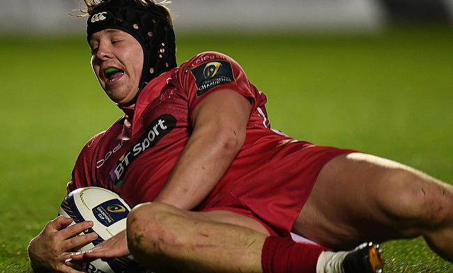 James Davies has signed a new contract with the Scarlets