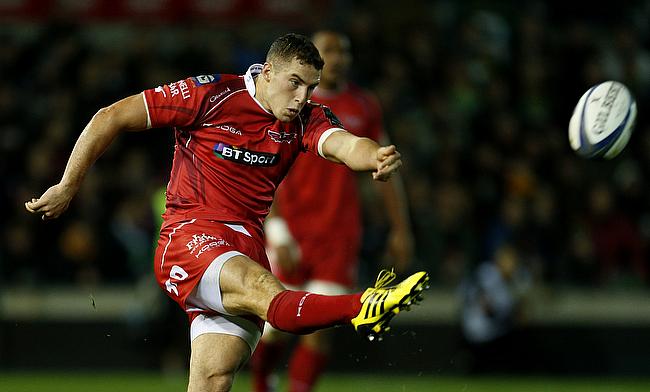 Scarlets fly-half Steven Shingler is switching to the Cardiff Blues next season