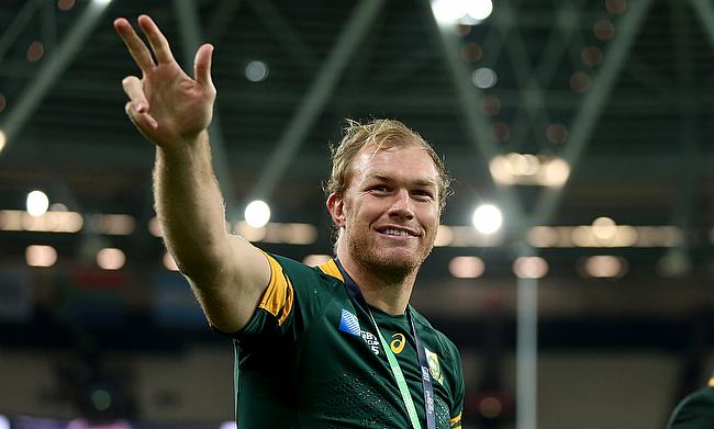 South Africa's Schalk Burger has signed a two-year contract with Saracens