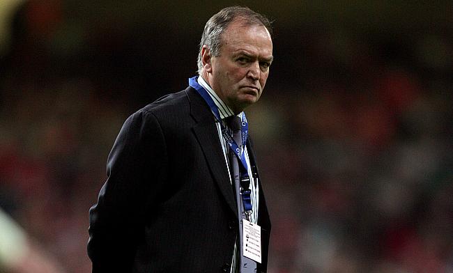 Former World Cup-winning coach Graham Henry has suggested the British and Irish Lions play home Test matches