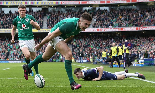 Jacob Stockdale goes in for his second try