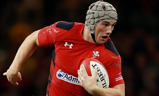 Jonathan Davies has a knee injury