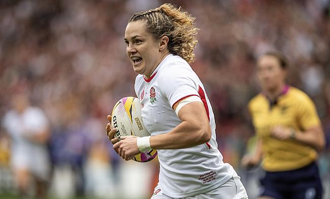 Ellie Kildunne of England scoring her team's fourth try