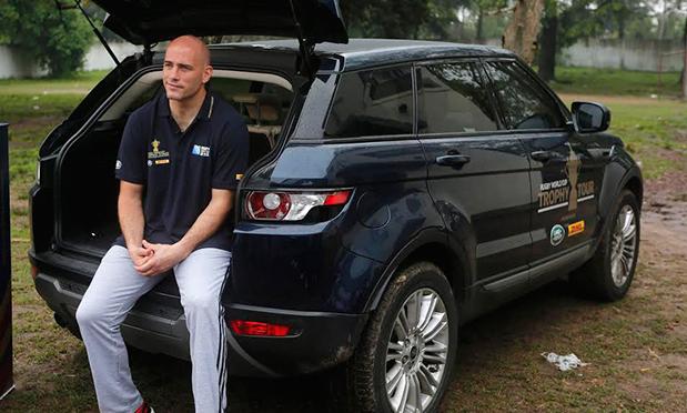 Argentina coach accuses Tom Curry of shoving him and causing late tackle on Mallía.