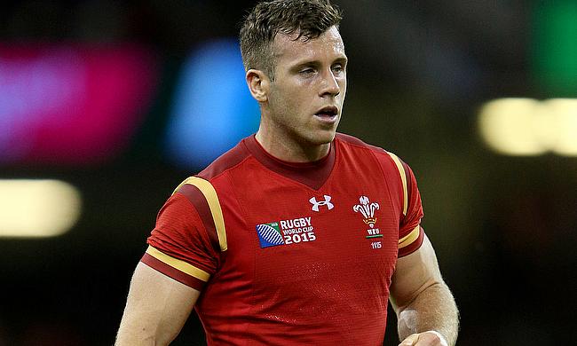 Scarlets scrum-half Gareth Davies has signed a contract extension that will keep him at his home club for a 19th season.