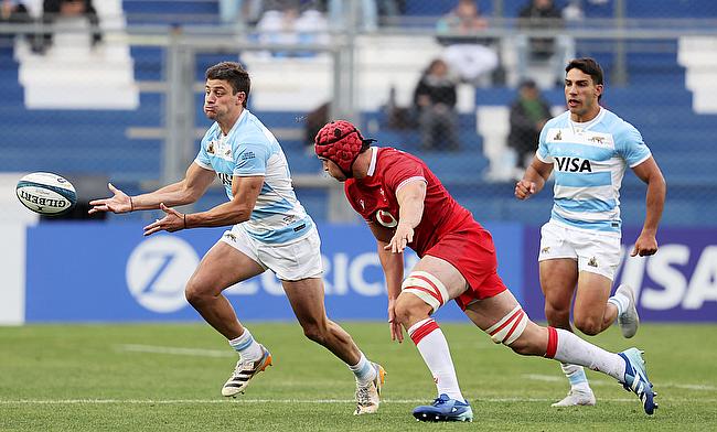 Lucio Cinti of Argentina starts at outside centre