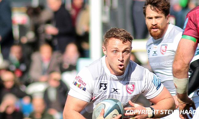 Gloucester beat Bath 23-5 at Kingsholm despite three yellow cards, with Freddie Thomas and Max Llewellyn scoring in a hard-fought derby.